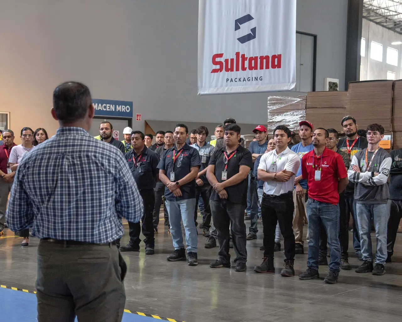 Equipo de Sultana Packaging reunido durante el arranque de la metodología 5S en planta